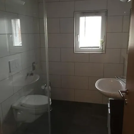 Ruhige Schoene 2-zimmer דירה